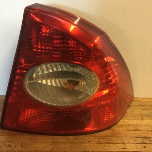 2005/08 FORD FOCUS SALOON O/S/R LIGHT USED UNDAMAGED AS PICTURED FREE UK POST