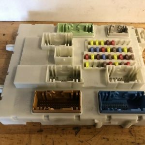 FORD FOCUS CONTROL FUSE MODULE AV6T-9a340-AAA FULLY WORKING WHEN REMOVED.