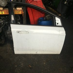 FORD FOCUS 2013 ESTATE O/S DRIVER FRONT DOOR IN WHITE