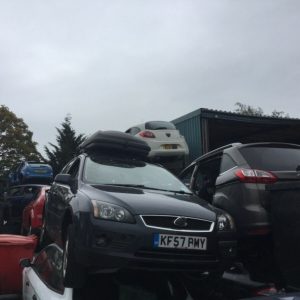 ROOF BOX AND THULE ROOF BARS