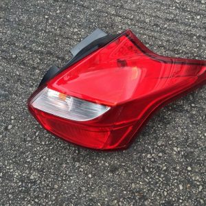 2013 FOCUS DRIVERS SIDE REAR LIGHT CLUSTER AS PICTURED USED UNDAMAGE NOT LED