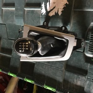 FORD FOCUS MK3 6 SPEED GEAR SELECTOR STICK WITH KNOB AND GAITOR BV6R-7C453-DAC