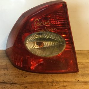 2005/08 FORD FOCUS SALOON N/S/R LIGHT USED UNDAMAGED AS PICTURED FREE UK POST