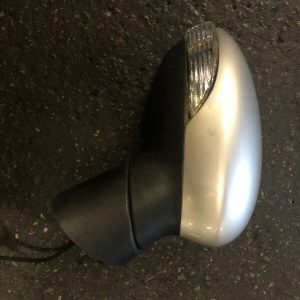 FORD FIESTA MK7.5 2013 -2017 DRIVERS WING MIRROR IN METALLIC SILVER USED ITEM