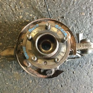 LANDROVER DISCOVERY/RANGE ROVER SPORT 2.7 TDV6 2007 O/S/R WHEEL HUB COMPLETE