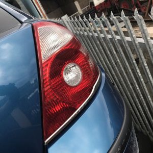 FORD MONDEO MK3 FACELIFT DRIVERS DIDE REAR LIGHT WITH CROME STRIP USED